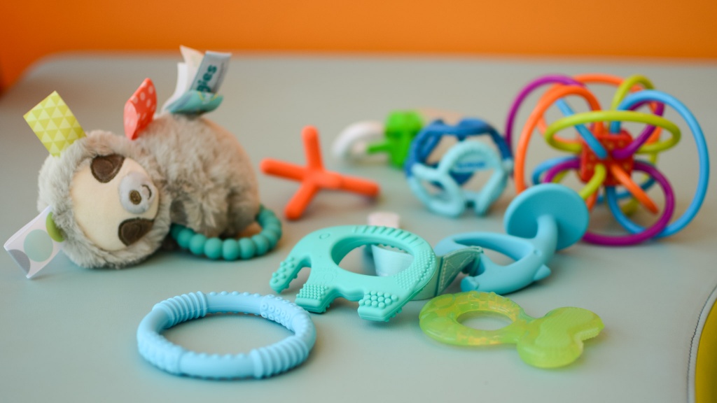 Newborn Toys: Best Toys for Baby (6-12 Months) 5 Best Teething Toys and Teethers for Babies