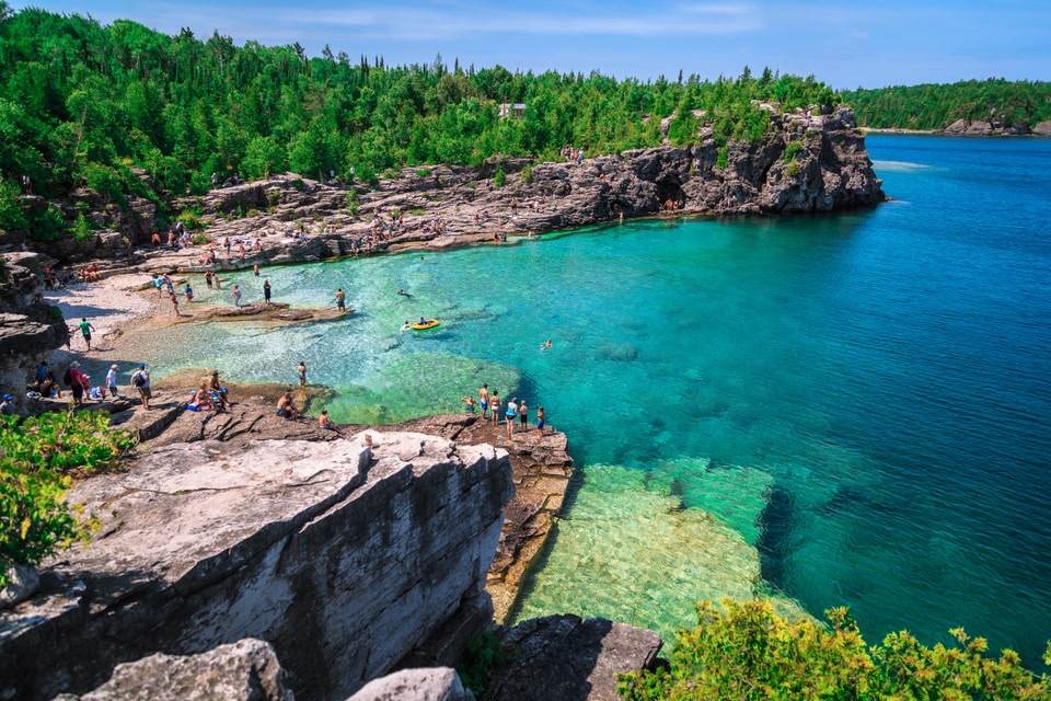 Top Places to Visit in Canada: A Guide to Must-See Destinations 3 Ontario's Top Attractions
